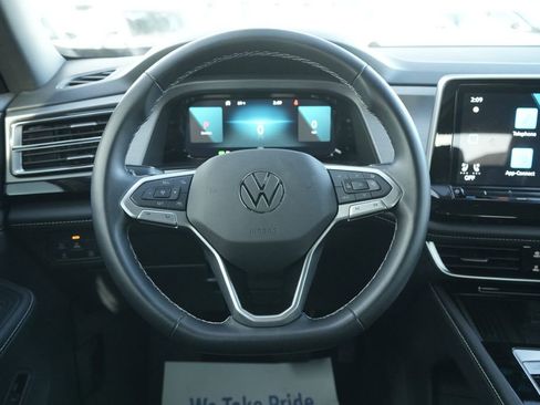 Used 2025 Volkswagen Atlas Cross Sport SE image 16