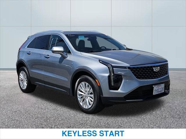 Used 2024 Cadillac XT4 Luxury w/ Cold Weather Package FWD image 4