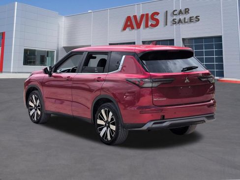 Used 2025 Mitsubishi Outlander SE FWD image 9