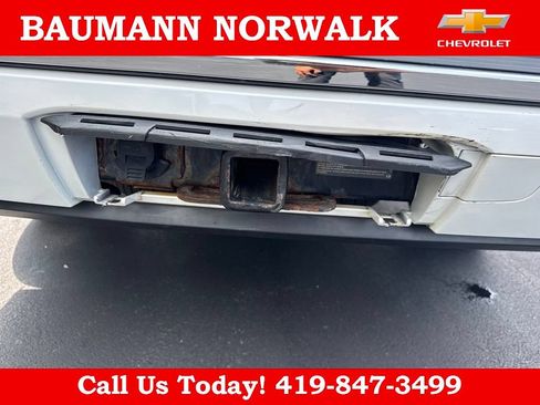 Used 2017 GMC Yukon XL Denali w/ Open Road Package AWD/4WD image 13