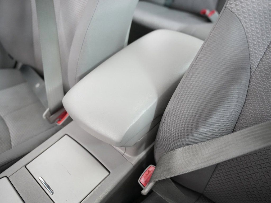 Used 2011 Toyota Camry SE w/ SE Extra-Value Pkg #1 FWD image 31