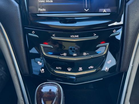 Used 2013 Cadillac XTS Luxury image 17