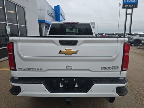 Used 2024 Chevrolet Silverado 2500 High Country w/ Technology Package AWD/4WD image 9