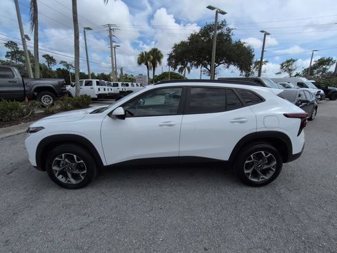 Used 2024 Chevrolet Trax LT w/ Driver Confidence Package FWD image 8