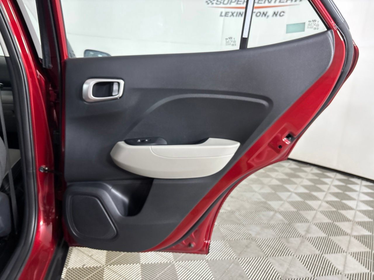 Used 2024 Hyundai Venue SEL FWD image 26