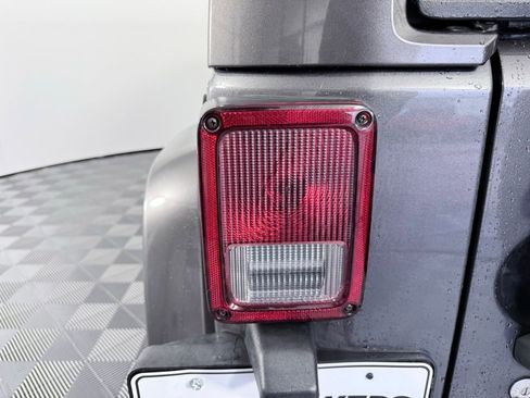 Used 2016 Jeep Wrangler Unlimited Sahara image 27