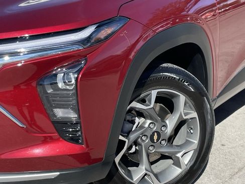 Certified 2025 Chevrolet Trax LT image 8
