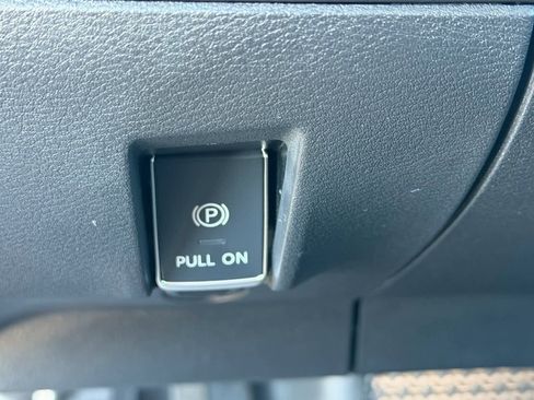 Certified 2025 Nissan Ariya FWD image 28