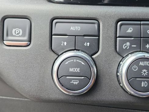 Used 2025 GMC Sierra 1500 SLT AWD/4WD image 29
