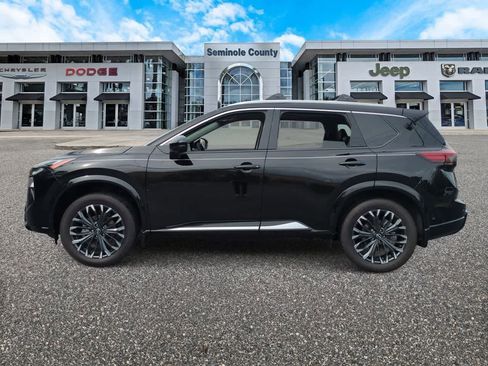 Used 2025 Nissan Rogue Platinum image 5