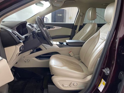 Used 2020 Lincoln Nautilus Premier w/ Equipment Group 101A image 4