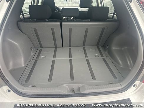 Used 2010 Toyota Matrix S image 32