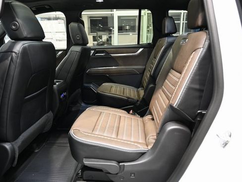 New 2026 GMC Acadia Denali Ultimate w/ LPO, Floor Liner Package image 11