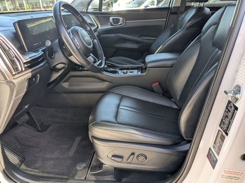 Used 2024 Kia Sorento S image 11