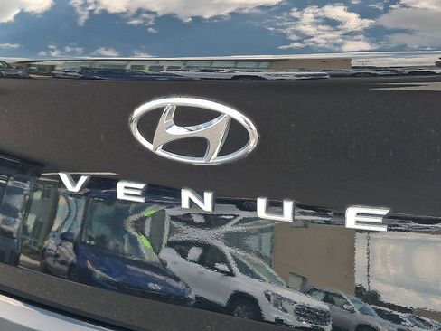 Certified 2023 Hyundai Venue SEL FWD image 30