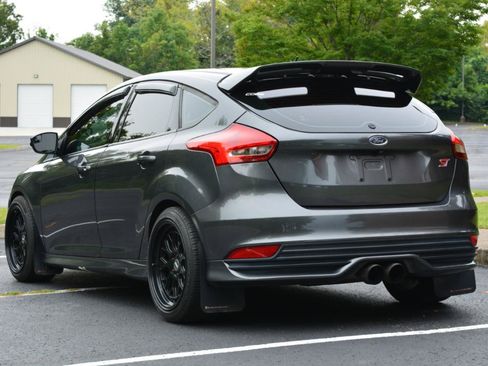 Used 2017 Ford Focus ST FWD image 7