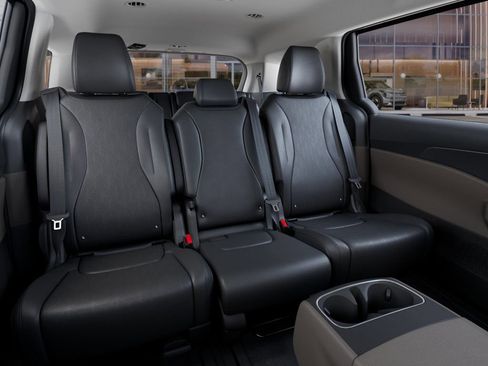 New 2025 Kia Carnival FWD image 16
