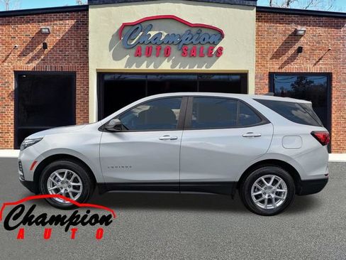 Used 2022 Chevrolet Equinox LS AWD/4WD image 8