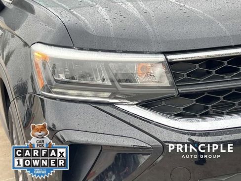 Certified 2022 Volkswagen Taos SE image 9