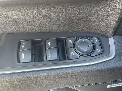 Used 2022 GMC Sierra 1500 SLT w/ SLT Premium Plus Package AWD/4WD image 18