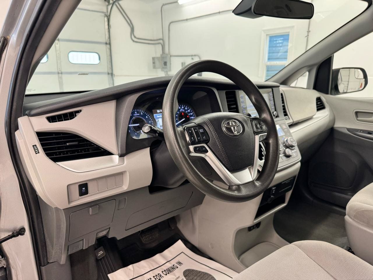 Used 2020 Toyota Sienna L FWD image 11