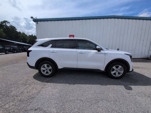 Used 2025 Kia Sorento LX FWD image 9