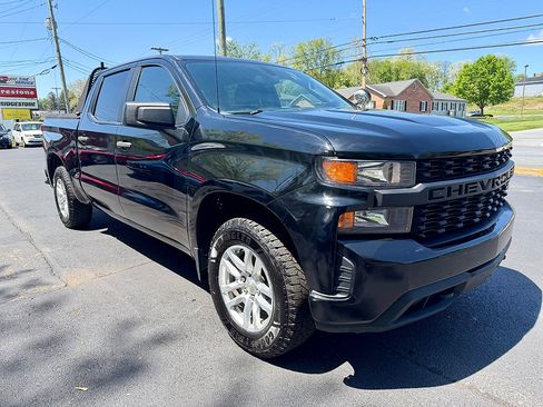 Used 2021 Chevrolet Silverado 1500 W/T w/ Z71 Off-Road Package AWD/4WD image 3