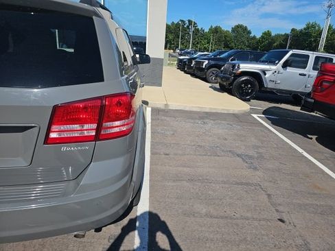 Used 2020 Dodge Journey SE w/ SE Popular Equipment Group FWD image 8