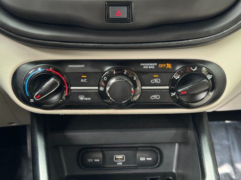 Used 2022 Kia Soul LX FWD image 23