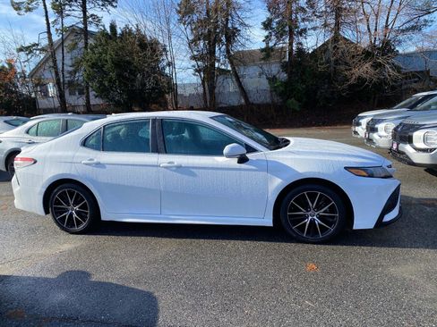 Used 2023 Toyota Camry SE image 6