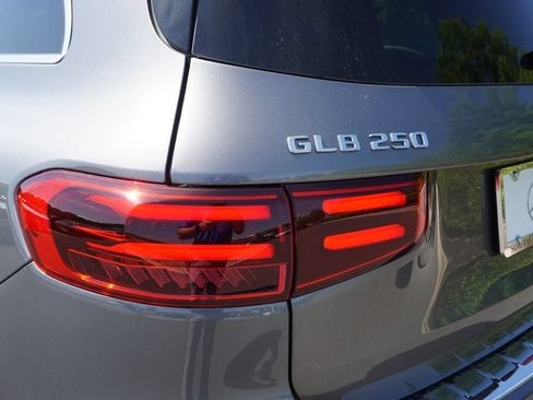 Certified 2025 Mercedes-Benz GLB 250 image 12
