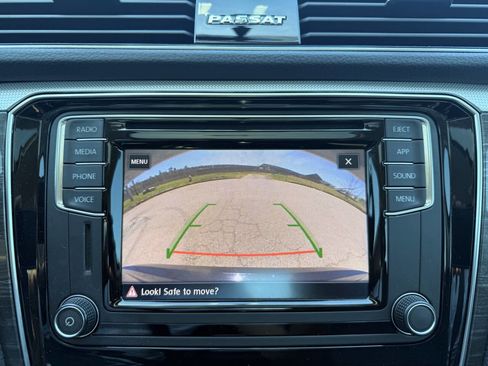 Used 2018 Volkswagen Passat 2.0T SE w/ SE Lighting Package FWD image 19