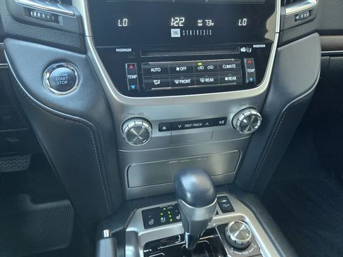 Used 2020 Toyota Land Cruiser Heritage Edition image 43