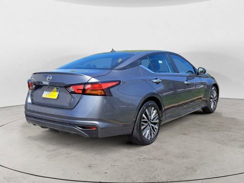 Used 2025 Nissan Altima 2.5 SV image 3