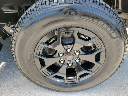 Used 2025 Ford F150 Lightning XLT AWD/4WD image 9
