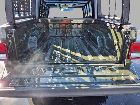 Used 2022 Jeep Gladiator Willys image 26