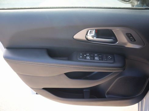 New 2026 Chrysler Pacifica Select image 17