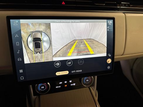 Used 2023 Land Rover Range Rover Autobiography image 18