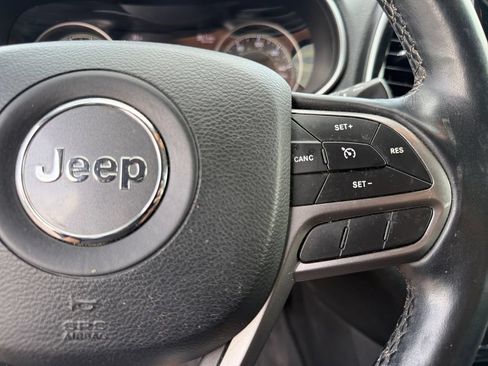 Used 2019 Jeep Cherokee Limited AWD/4WD image 25