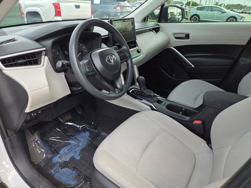 Used 2025 Toyota Corolla Cross L FWD image 28
