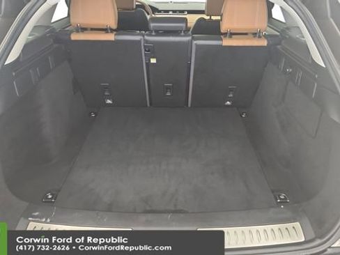 Used 2018 Land Rover Range Rover Velar R-Dynamic SE image 23