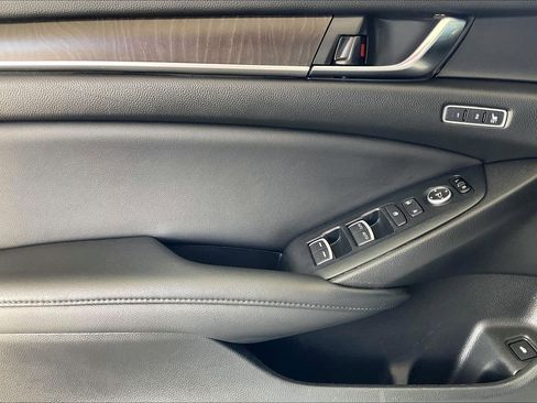 Used 2020 Honda Accord Touring image 19