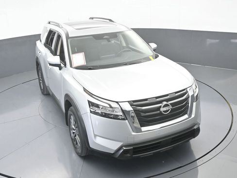 Used 2022 Nissan Pathfinder SV w/ SV Premium Package image 60