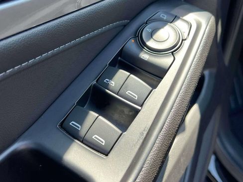 Used 2023 Chevrolet Traverse LT AWD/4WD image 19