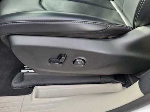 Used 2023 Chrysler Pacifica Touring-L image 20