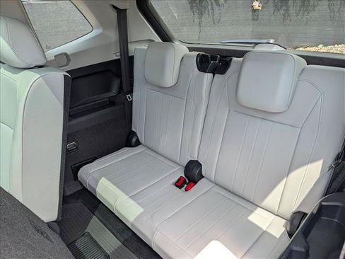 Used 2022 Volkswagen Tiguan SE w/ Panoramic Sunroof Package FWD image 24