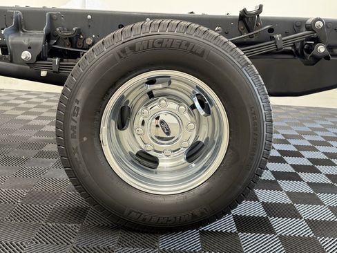 New 2025 Ford F350 XLT w/ XLT Value Package image 27