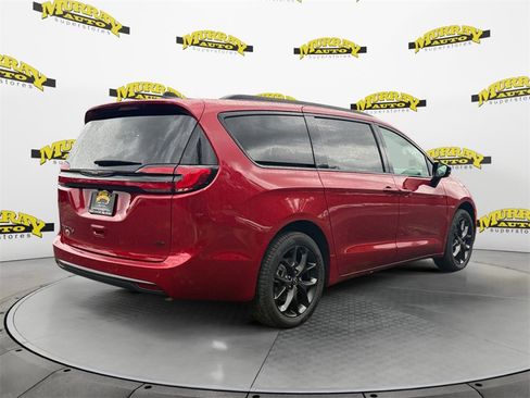 New 2026 Chrysler Pacifica Select w/ S Appearance Package image 5