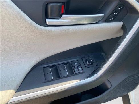 Used 2020 Toyota RAV4 Limited FWD image 11