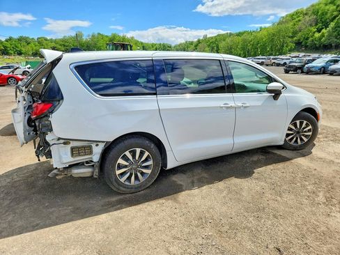 Used 2023 Chrysler Pacifica Touring-L FWD image 5